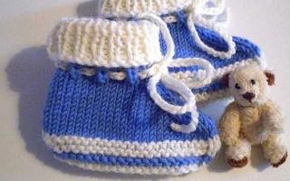 Вязание спицами пинеток в виде кед для малыша